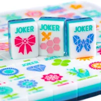 Set Mahjong Akrilik Berlapis Biru Mewah dengan Ubin Joker Bunga Angin Warna-warni, Hadiah Premium untuk Permainan Keluarga saat Liburan