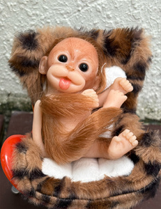 Poupée réaliste de bébé <span class=keywords><strong>singe</strong></span> <span class=keywords><strong>reborn</strong></span>, jouet de mode en silicone solide très souple, corps lesté, aspect réaliste, collectionnable, toucher flexible - Product Image 4