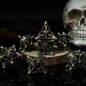 Nuevo <span class=keywords><strong>Juego</strong></span> <span class=keywords><strong>de</strong></span> Mesa <span class=keywords><strong>de</strong></span> Metal Hueco Dungeons & Dragons, Dados Coloridos <span class=keywords><strong>de</strong></span> Cthulhu, Juguetes Promocionales - Product Image 3