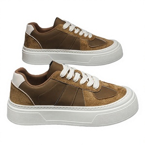 Chaussures de course pour hommes en cuir véritable, nouvelle collection automne 2026, semelle épaisse en caoutchouc, rehaussement invisible, tendance mode - Product Image 1