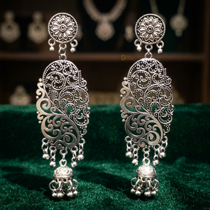 Pendientes Jhumka de Plata Oxidada Hechos a Mano con Filigrana, Joyería Tradicional Étnica para Fiestas - Product Image 3