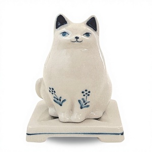Brûleur d'encens en porcelaine japonaise en forme d'animal, fabriqué à la main par Nippon Kodo, pour une utilisation toute l'année - Product Image 1