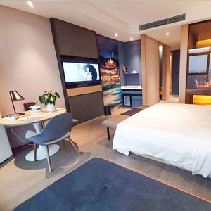 ชุดโครงเตียงไม้เนื้อแข็งทันสมัยพร้อมที่นอนหัวเตียงและโต๊ะข้างเตียงในโรงแรมรวมเฟอร์นิเจอร์ห้องนอนสำหรับอพาร์ทเมนต์ - Product Image 1