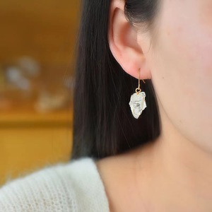 Nouvelles boucles d'oreilles transfrontalières pour femmes, simples, en cristal naturel, pierres irrégulières mélangées, créatives - Product Image 2
