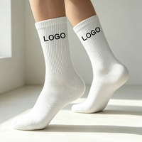 Chaussettes de sport classiques en coton personnalisées pour unisexe, chaussettes de sport blanches personnalisées avec logo pour hommes, vente en gros OEM ODM