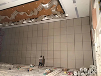 Cloison acoustique coulissante et pliante moderne en aluminium à suspension au plafond pour hôtels, écoles et restaurants - Vente en gros
