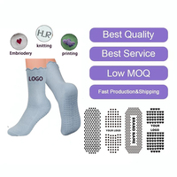Chaussettes de yoga antidérapantes personnalisées avec logo brodé pour femmes, idéales pour le Pilates