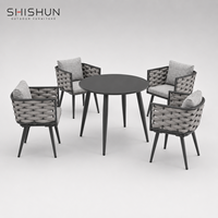 Ensemble de table et chaises de salle à manger d'extérieur en tissu imperméable tissé à la main en alliage d'aluminium moderne pour patio, villa, hôtel et salon