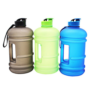 Botellas/Jarras de Agua Deportivas Portátiles de Plástico Impermeables de Estilo Americano de Medio Galón (2.2L) Populares al por Mayor para el Regreso a Clases - Product Image 4