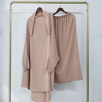 Vente directe usine Nouvelle robe Abaya modeste du Moyen-Orient Ensemble deux pièces Robe et pantalon à poches latérales à rabat Costume à capuche en pur polyester