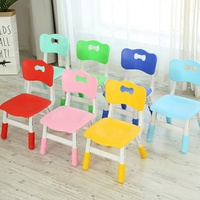 Chaise pour enfants Chaise pour tout-petits réglable en hauteur Charge maximale 220LBS Chaise d'intérieur et d'extérieur en plastique pour l'école, la maison et la garderie