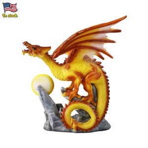 Noi Stock di drago di fuoco con palla fiammeggiante figurina di resina, creatura mitica decorazione per la casa - Product Image 1