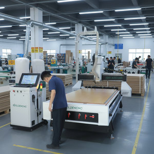 Routeur CNC à changement d'outil automatique pour la <span class=keywords><strong>gravure</strong></span> du <span class=keywords><strong>bois</strong></span>, du MDF, de l'acrylique et des panneaux composites en aluminium - Product Image 1