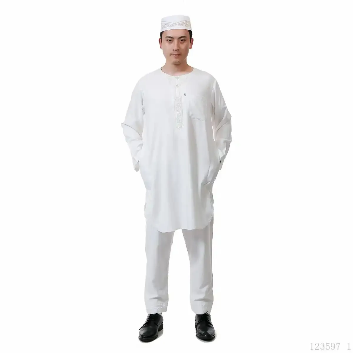 人気のイスラム教徒の伝統的なイスラム教徒の男性パキスタンイスラムの服の男アラビア語のカミスカフタン