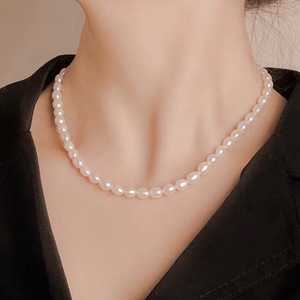 Collier de perles de millet d'eau douce pour femmes, luxueux et à la mode, chaîne de clavicule avec un tempérament simple, élégant et stylé - Product Image 2