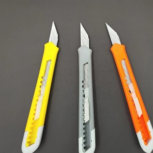 ใบมีดเหล็กคาร์บอน 9 มม. มีด DIY แบบกดปุ่ม สำหรับตัดกล่องกระดาษ พร้อมบริการ OEM ปรับแต่งได้ สำหรับงานศิลปะและการตัดกล่องกระดาษ - Product Image 2