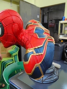 Buste en résine <span class=keywords><strong>Spiderman</strong></span>, modèle artisanal, ornement d'aventure télévisuelle, écologique, pour décorations <span class=keywords><strong>de</strong></span> <span class=keywords><strong>Noël</strong></span> - Product Image 4