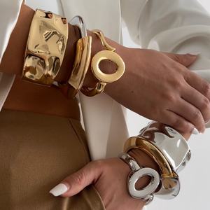 Brazaletes Gruesos con Forma de <span class=keywords><strong>O</strong></span> de Geometría Exagerada para Mujer, Brazaletes Punk para Fiesta, Accesorios de Moda, Regalos de Joyería - Product Image 2