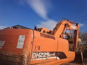 En stock en Corée : Excavatrice sur chenilles d'occasion Doosan DH225LC-7, faible consommation de carburant, vendue à bas prix - Product Image 4