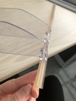 Système de séparateurs et de poussoirs pour étagères de supermarché en plastique acrylique pour bouteilles