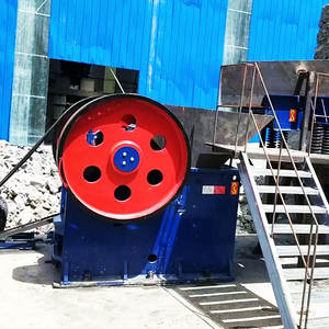 Máquina trituradora de mandíbula de piedra de roca minera pequeña móvil con criba vibratoria Fabricante de máquinas trituradoras - Product Image 6