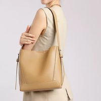 Sac à bandoulière de luxe personnalisé en cuir véritable pour femme, grande capacité, avec fermeture éclair et logo de marque, nouvelle collection 2026