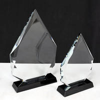 Trofeo de Cristal Personalizado con Forma de Torre, con Base Negra