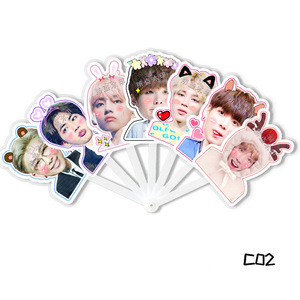 Abanico Plegable de PVC de los Ídolos de Kpop Jhope y <span class=keywords><strong>Jimin</strong></span>, Diseño de Dibujos Animados, Bonito Abanico de Plástico Plegable, Artículos de Verano, Regalo para Fans de Jin, V, RM, <span class=keywords><strong>Jimin</strong></span> y Suga - Product Image 2