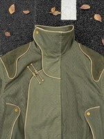 Veste bomber rétro vert olive de haute qualité, sur mesure, fabriquée en usine, avec col montant, boutons à nœuds, passepoil et poches à rabat pour hommes