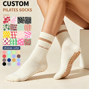 Chaussettes antidérapantes en coton pour femmes, avec logo personnalisé, pour la gym, <span class=keywords><strong>le</strong></span> ballet, <span class=keywords><strong>le</strong></span> yoga, <span class=keywords><strong>le</strong></span> pilates, vente en gros, chaussettes de luxe personnalisées - Product Image 1