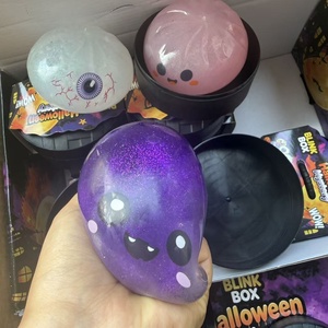 Jouets Squishy en forme de boulette scintillante de 8,5 cm / 3,4 pouces pour Halloween et Noël - Product Image 3