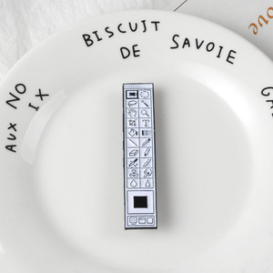 Badges en émail personnalisés en forme de pinceaux et ciseaux, épingles de revers en jean en gros pour la décoration de vêtements - Product Image 2