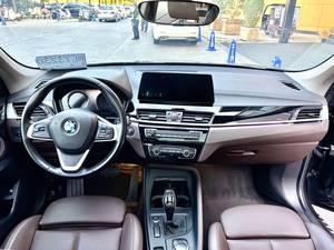 <span class=keywords><strong>BMW</strong></span> X1 SDrive20Li 2022, 1.5T Turbo, Edición Fashion, SUV con Techo Panorámico, Asientos de Cuero con Interior Oscuro, Neumáticos R18, Usado - Product Image 6