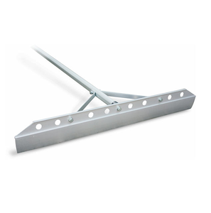 Râteau de golf professionnel pour l'élimination des boules de terre et la réparation des pelouses, avec long manche en aluminium - Product Image 1