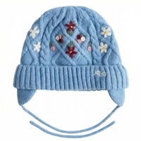 Gorro de Punto Trenzado 100% Algodón, Hecho a Mano, con Delicado Bordado Floral, Elegante Color Azul Periwinkle, Unisex para Bebé