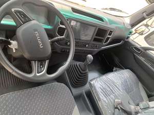 Мини-эвакуатор Isuzu 120 л.с. с ABS, 5-ступенчатой коробкой передач, платформой 5 м, грузоподъемностью 3-7 тонн, настраиваемый, для продажи - Product Image 5