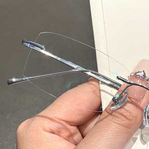 Kacamata Bisnis Grosir Terbaru 632-D Desain Pria Bingkai Semi Titanium Persegi Tanpa Bingkai Kacamata Pria - Product Image 3