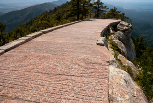 Granito amarillo mediterráneo duradero con acabado flameado, ideal para pavimentación cuadrada, pavimentación de caminos de montaña y pisos de patios. - Product Image 3