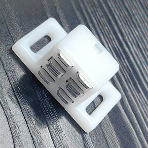 Loquets magnétiques dissimulés 44,5x24x22H en fer et PP, design minimaliste pour attaches de portes d'armoires - Product Image 3