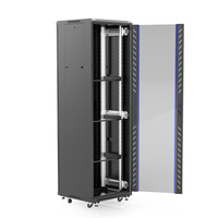 Armoire serveur réseau classique de 19 pouces en acier avec porte vitrée et porte grillagée, conception personnalisée pour les centres de données