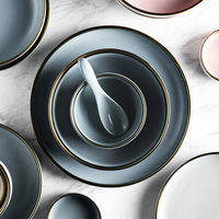 Ensemble d'assiettes à dessert rondes en céramique porcelaine or blanc de haute qualité pour mariage personnalisé avec rebord doré pour restaurant