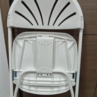 Chaise pliante en plastique à dossier éventail, avec structure métallique moderne, durable, empilable, facile à transporter, pour événements extérieurs, fêtes et banquets, vente en gros