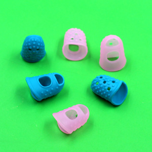 Protège-doigts en silicone bleu rose en forme de cône, accessoire de fumage en plastique - Product Image 1
