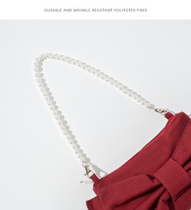 Túi xách hình nơ với chuỗi ngọc trai và nút thắt nơ ba chiều hoàn hảo cho những ngày và đi chơi chắc chắn sẽ thu hút nhiều sự chú ý - Product Image 4