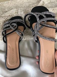 Sandalias Europeas Coors con Tira Delgada, Zapatos Planos Formales para Mujer, Tacón Bajo, Sandalias con Tira en T y Pedrería - Product Image 2