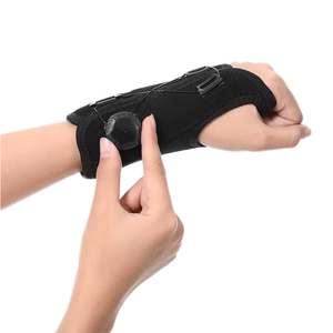 Attelle de poignet réglable en dentelle souple avec bouton de réglage pour le soutien du canal carpien, l'arthrite et la tendinite - Product Image 4
