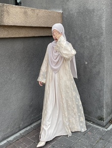 Robe longue Abaya à col ouvert brodée <span class=keywords><strong>de</strong></span> feuilles d'érable personnalisées Loriya pour femmes musulmanes, mode islamique modeste <span class=keywords><strong>de</strong></span> Dubaï - Product Image 1