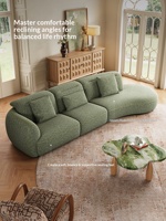 Fauteuil de Luxe Incurvé Forme Irrégulière en Tissu Crème Rembourré Éponge, Chaise Déclaration Style Médiéval pour un Intérieur Moderne Sur Mesure