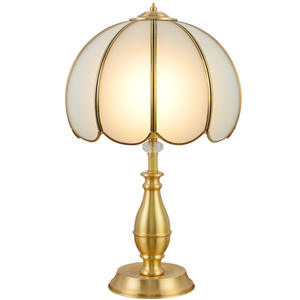 Lámpara de mesa con pantalla de cristal de columna dorada de estilo Vintage americano <span class=keywords><strong>para</strong></span> bodas y matrimonios <span class=keywords><strong>para</strong></span> decoración del hogar o uso en eventos - Product Image 1
