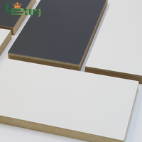 Panneau MDF personnalisé en usine avec face PET, placage brillant, panneau MDF UV pour meubles et armoires